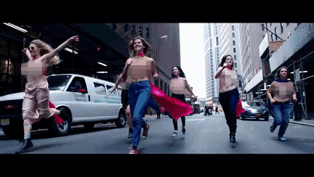 越来越多女明星“真空”出街，内衣真的这么讨厌?