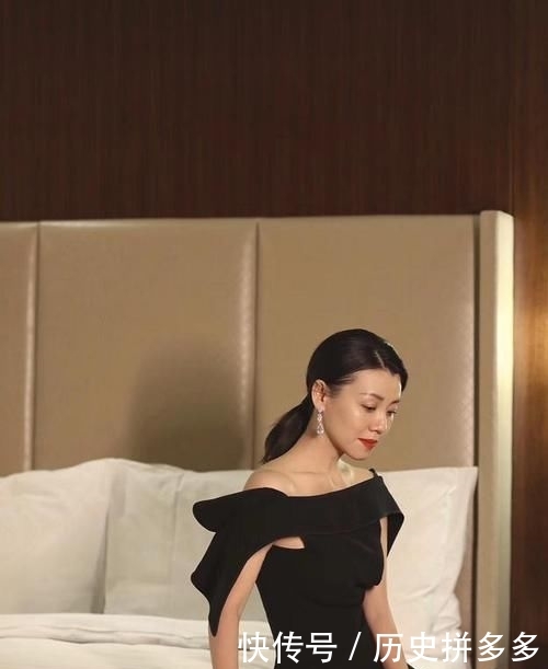  『线条』“德华姑姑”赫本造型美极了，露肩黑裙高级优雅，贵妃侧躺真妩媚