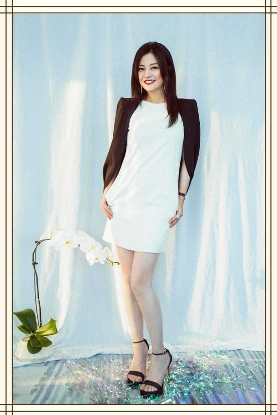 赵薇再次瘦出新高度！运动裤都撑不起来了，网友：简直换了一个人