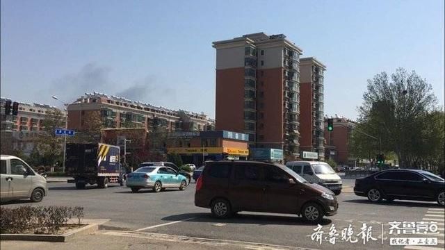  『济南』直行左转“摞”一起，想错个车位都难！济南不少路口亟待优化