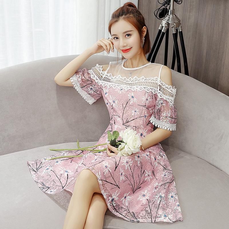 时尚优雅的连衣裙，显瘦又甜美，尽显优美曲线