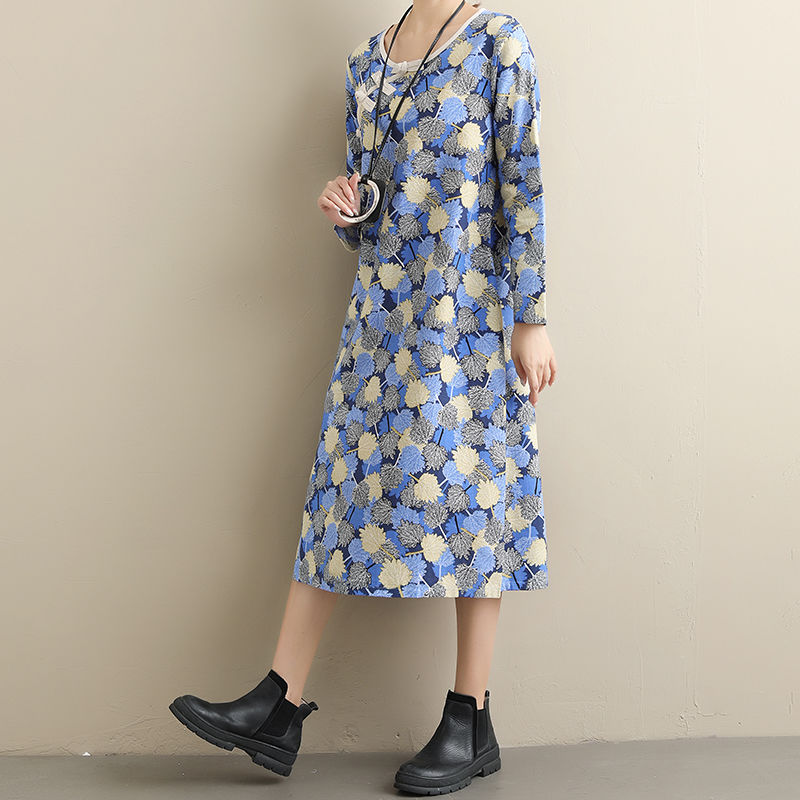 9月早晚温差大，一件洋气的秋裙，干练又不失女人味，想不美都难