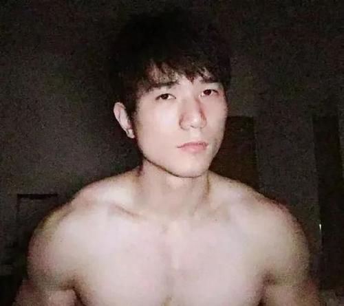 「洋火」193CM“肌肉版”杨洋火了，这颜值大长腿让网友不淡定了！