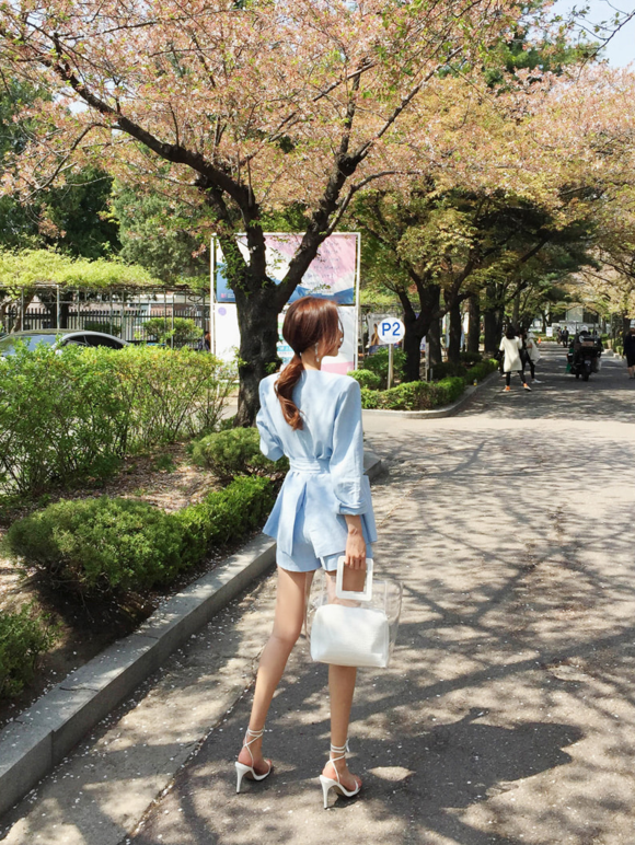 女神孙允珠，玻璃青蓝海浪柳花休闲小西装