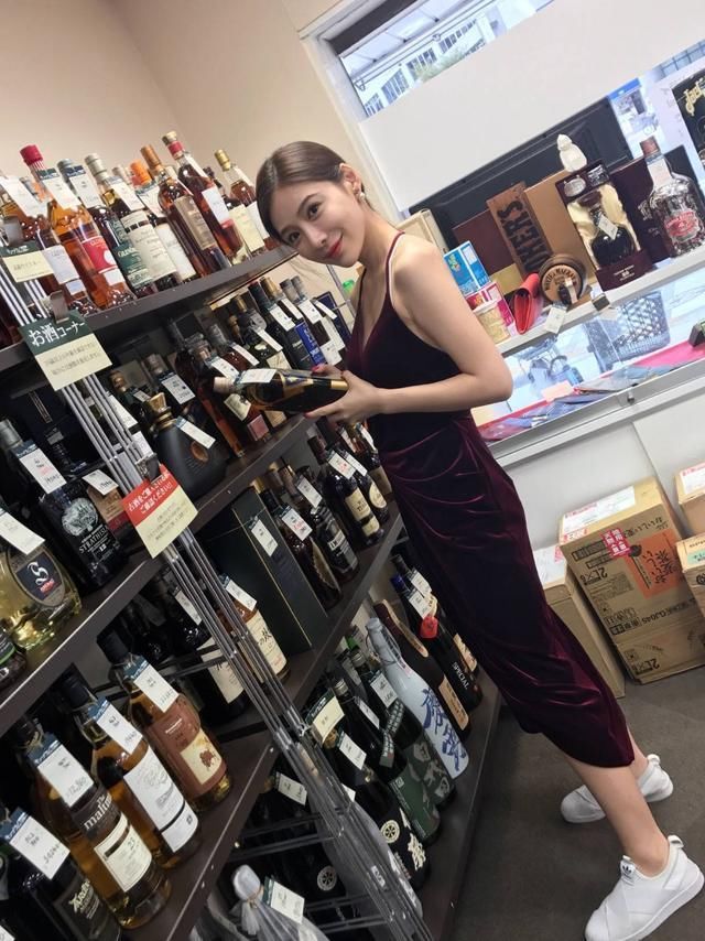 地铁随拍气质美女,甜美清新,格外养眼!