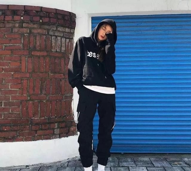 『工装裤』你还在穿阔腿裤?2020这4条裤子才是真流行!
