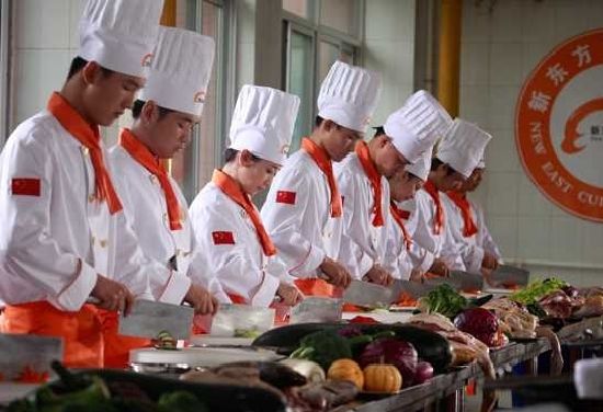 现在学厨师要多少钱?厨师学徒一般几年学成