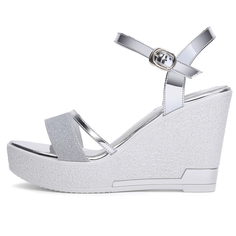 女孩穿高跟鞋一定不要太高!太伤脚 看下面，俏皮清凉又不失可爱