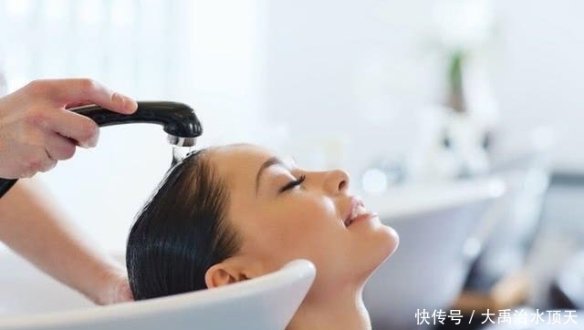 早上:多久洗一次头最好?洗头早上洗还是晚上洗好?女人经期能洗头吗?