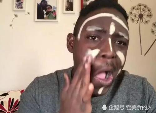 非洲小哥哥直播化妆，手法老练堪比美妆博主，化完妆后，网友惊呼