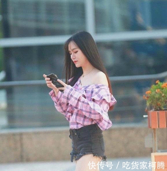  美女@时尚美女街拍：身姿丰盈的美女，展现青春活力！