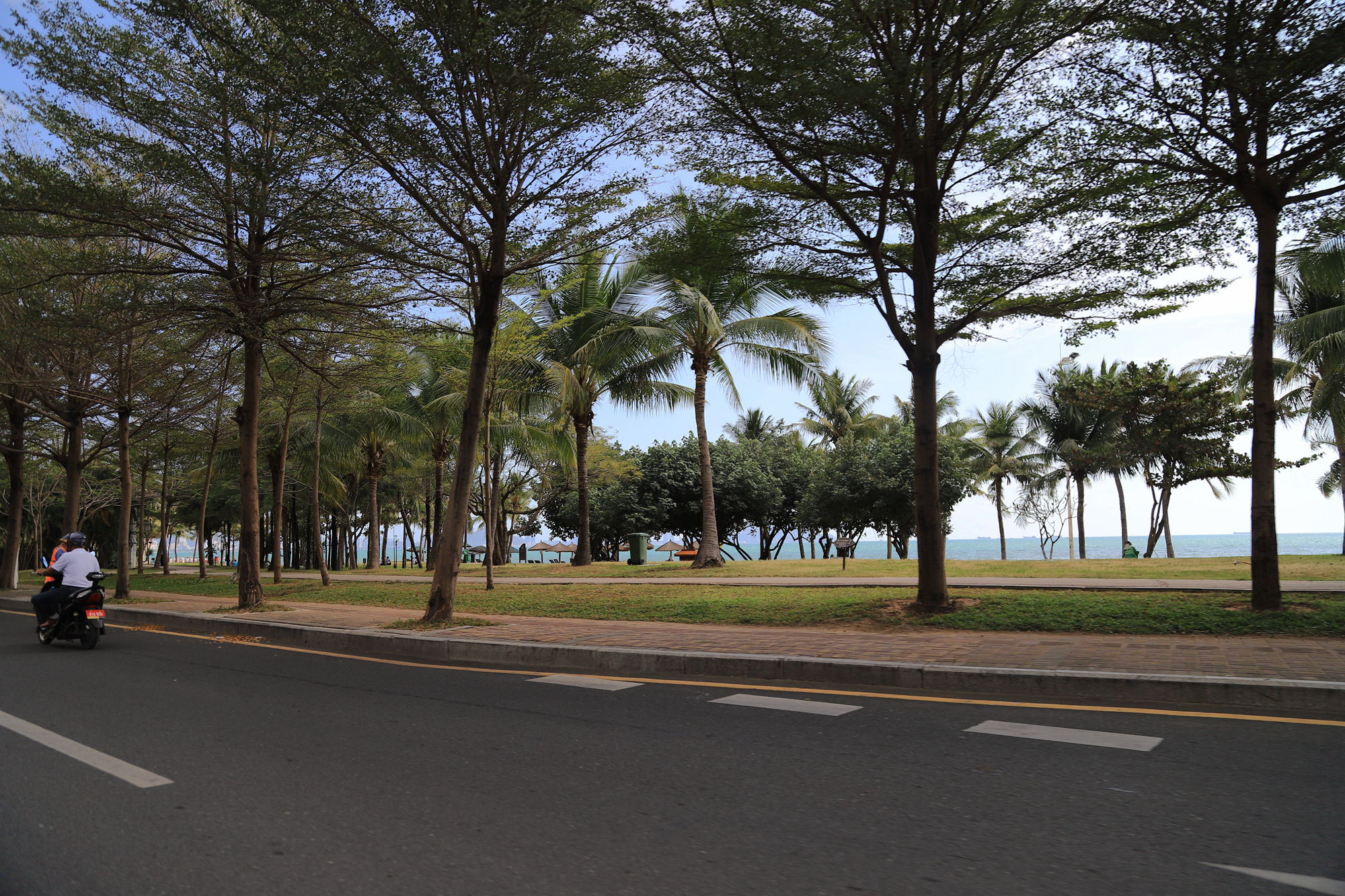 【遇上一座城】请到天涯海角来,一起去看比基尼大长腿的三亚微游