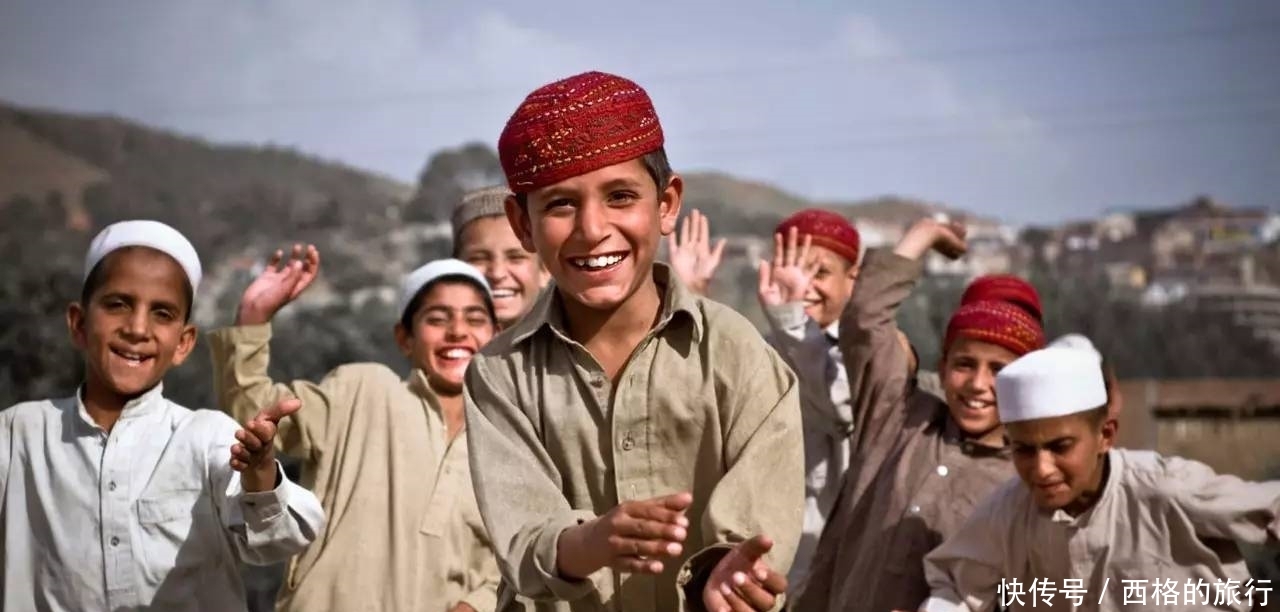 人民币一万块换了16万卢比,那在巴基斯坦能做什么?姑娘们告诉你