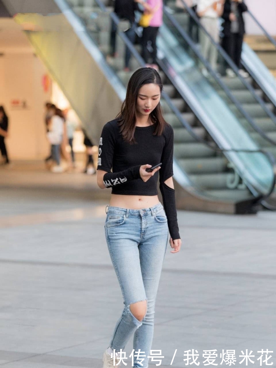 「 打造」性感时尚，打造自己不同的一面，街拍：夺目婀娜的美女