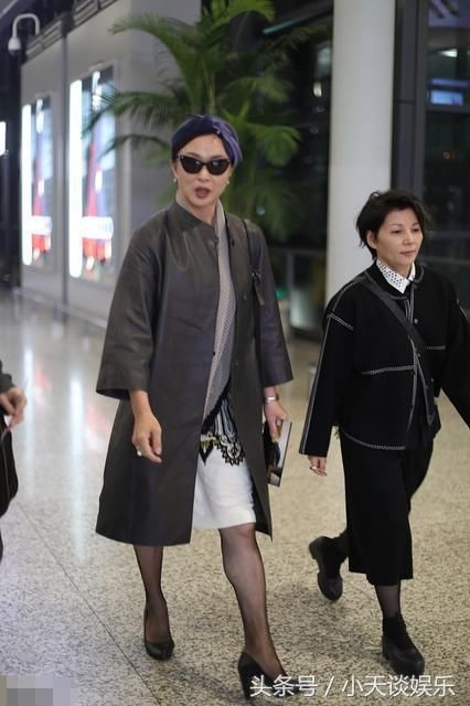 金星穿高跟鞋配渔网丝袜，网友评论亮了，跳舞人的腿就不一样！