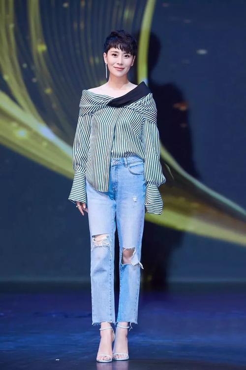 上身凉快的破洞牛仔裤，为什么范冰冰却穿的不伦不类！