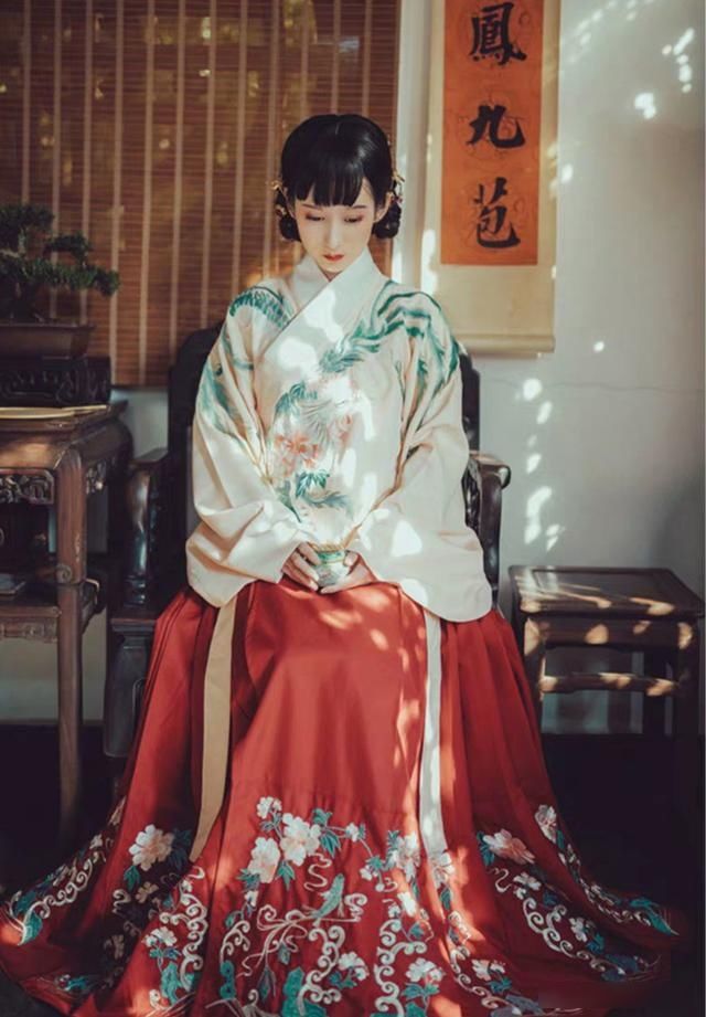  「花神」汉服：牡丹国色适合婚嫁，花神祭，雀灵仙气