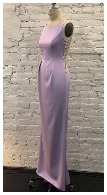 女子穿紫色礼服,花费500多万,网友吐槽:普通而廉价