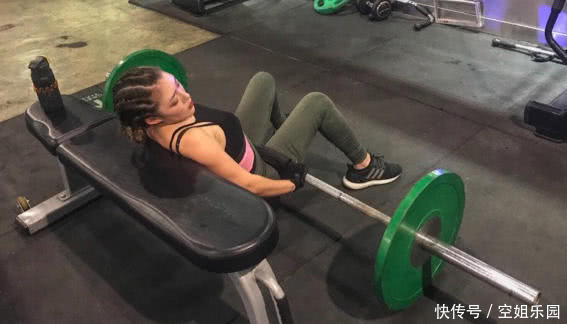 身高180健身网红紧身裤大秀好身材，这身材太有爆发力了！