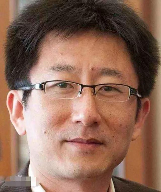 章文性侵事件波及娱乐圈，文章惨被骂:你竟摸女学生?还是人吗?