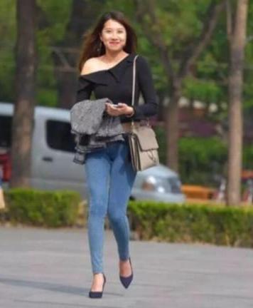 牛仔裤的时尚搭配，成功打造出完美都市女性！