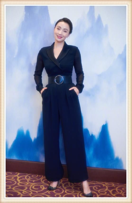 小陶虹美到犯规，王俊凯目不转睛!网友:熟女杀伤力不可小觑啊!