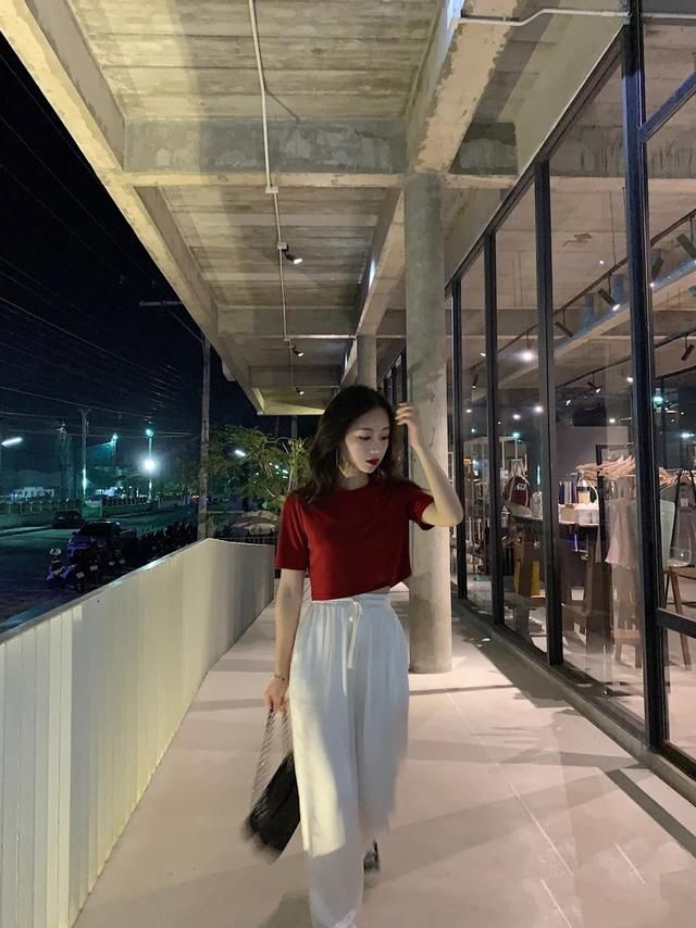  试试：梨形身材的小个子初夏很烦恼？试试这4款裤子，帮你一秒变女神