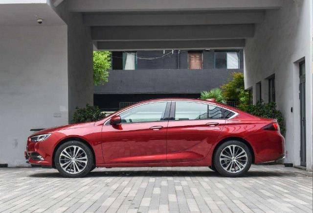 「独立」车长4米9前后独立悬挂,标配9AT变速箱,还买什么雅阁帕萨特