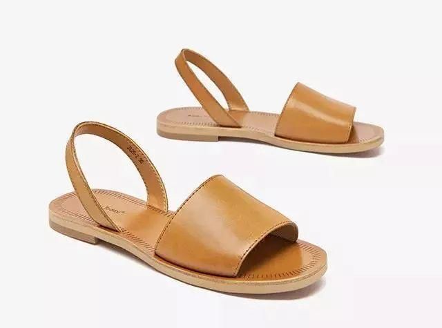 这双鞋流行了近百年，经典就是永不过时