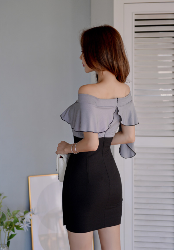 女神孙允珠，沥青花蛾荷叶飘带抹胸包臀裙