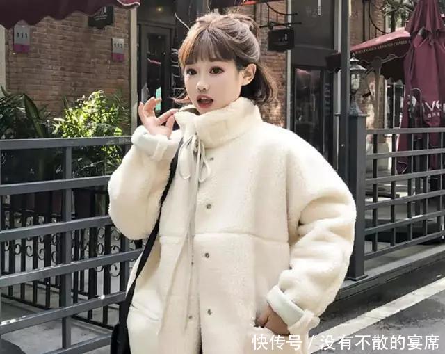 『舒适』羽绒服已经过时了!今冬时兴“羊羔毛外套”,减龄保暖又显瘦!
