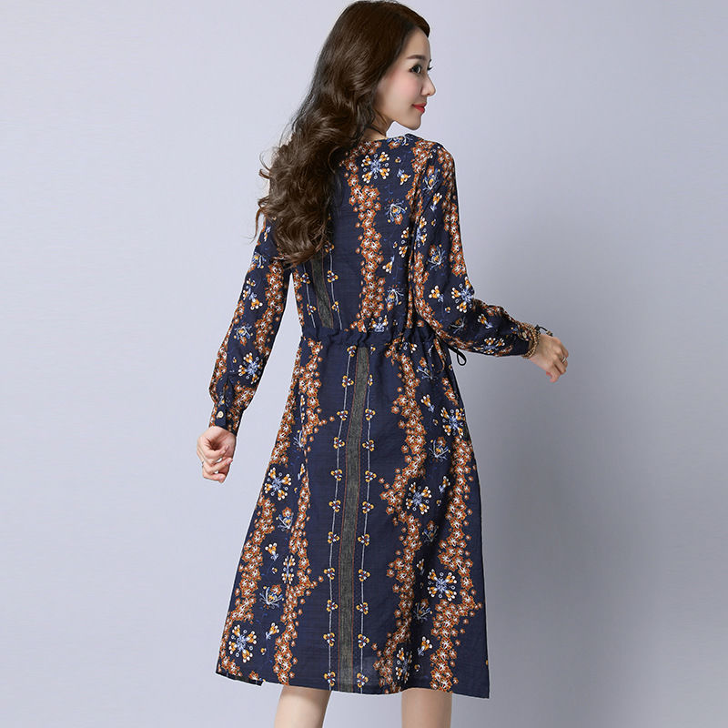 立秋到了,瞧瞧刚刚上新的连衣裙,独特迷人,上身白嫩漂亮飞起来