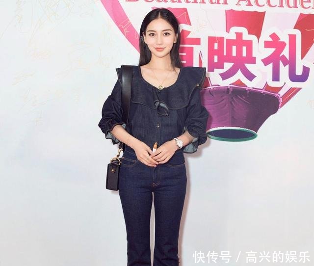 唐嫣和杨颖同穿牛仔套装，一个魅力爆棚，一个颇有女强人的风范！