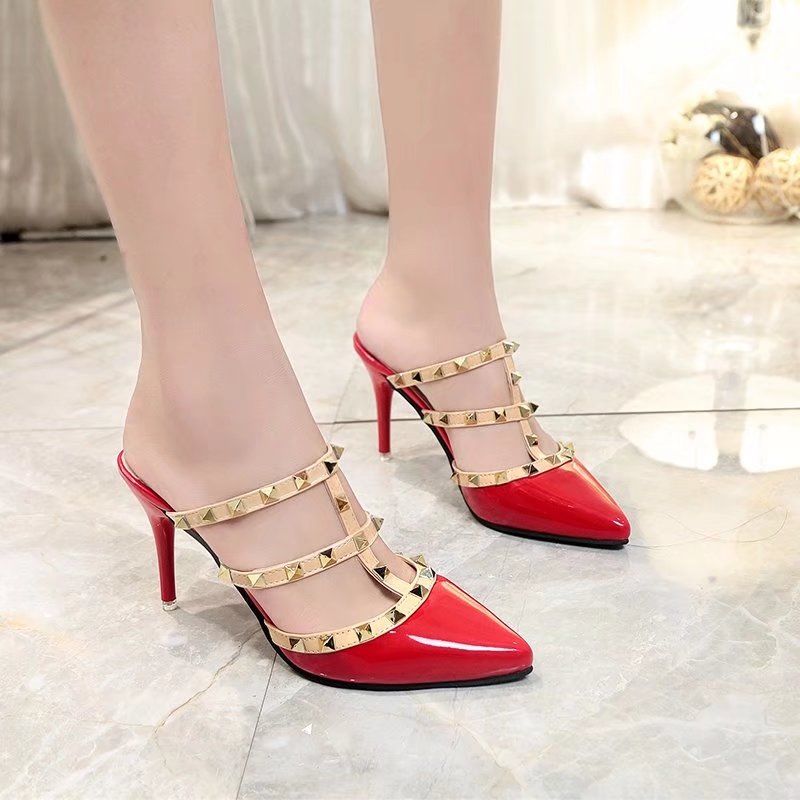 讲真的，喜欢穿高跟鞋的女人，走到哪都是很有魅力的