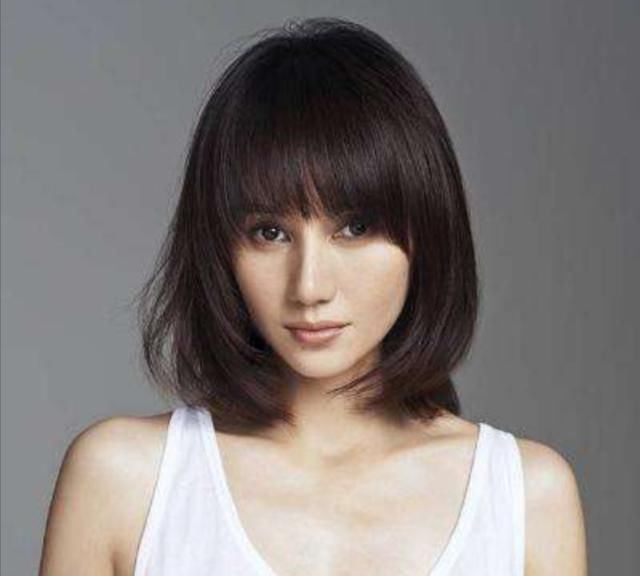  「时髦」女人过了30岁,尽量避免这几种“大妈”发型,看似时髦其实很俗!