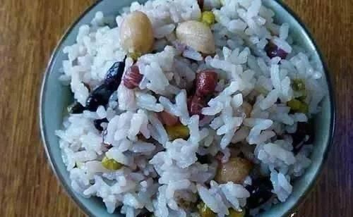  食物：春季皮肤粗糙，吃什么食物能改善？选择3种抗衰老食物，吃出健康