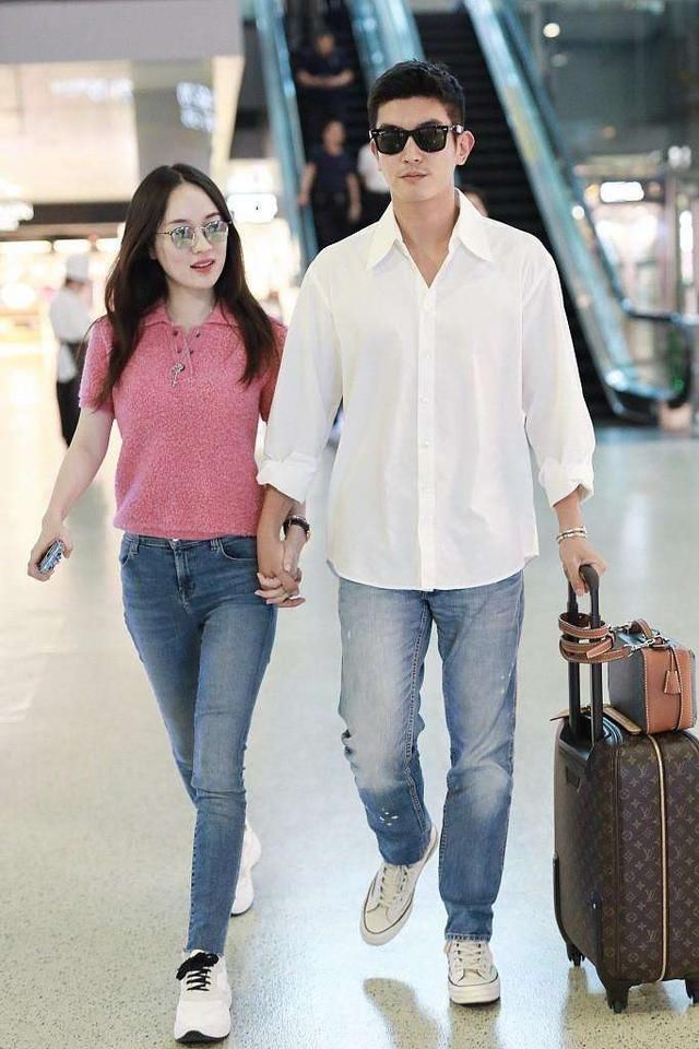 张天爱穿了霍思燕同款“起球衣”，没有输在腰，输在自己优势上！