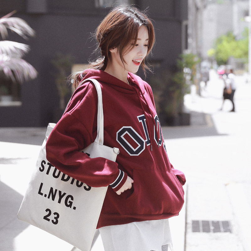 大胸女人真敢穿!这样穿妩媚诱人，街上男人全盯着看