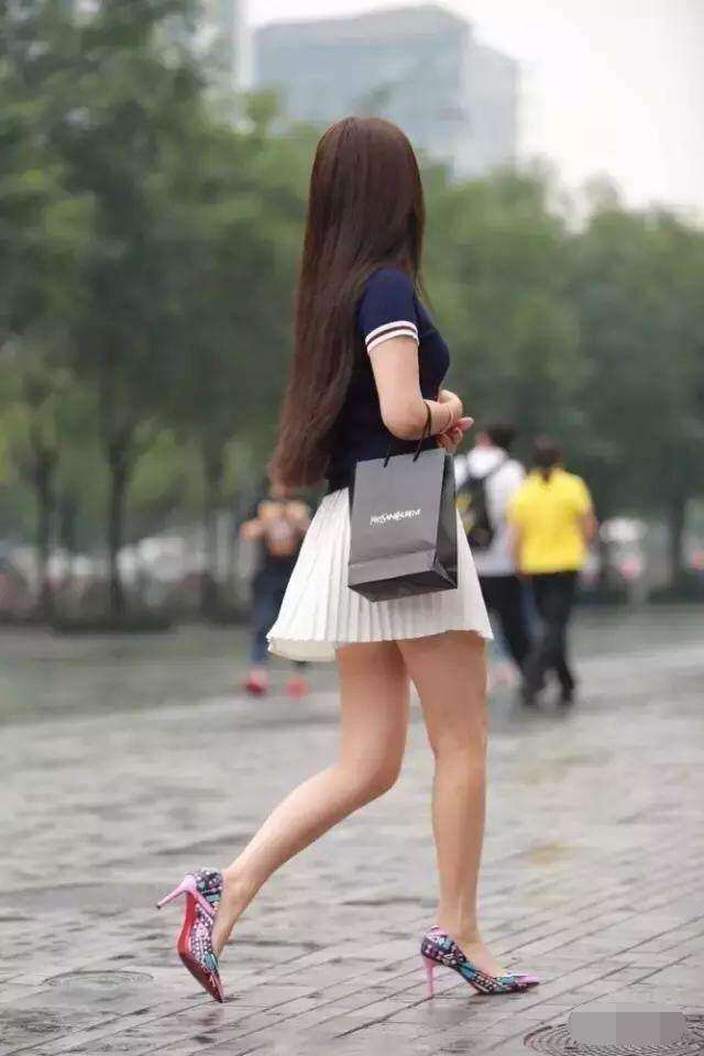 路人街拍, 镂空的衣服最性感