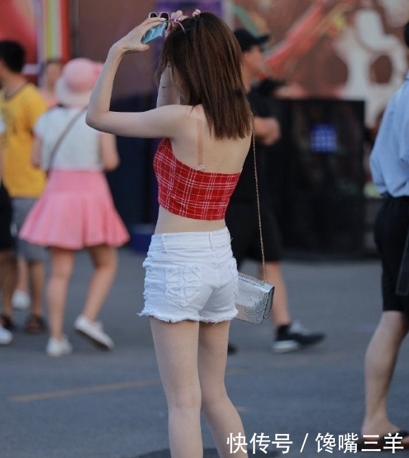  『来提升自己』摄影只有这样的可爱少女，这套服装才能发挥最大作用吧