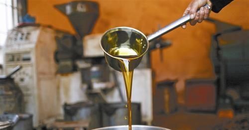  「这样吃」农村自榨油被说不干净，农民表态：城里人真矫情，老