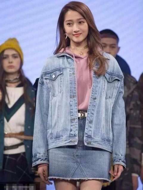 让男星尴尬的身高!关晓彤腿却已经到达任嘉伦