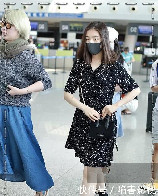 杨幂就是杨幂！32岁穿波点裙不差李兰迪，网友：这嫩装的我服