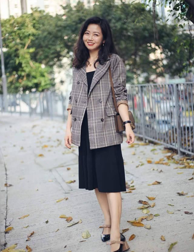  『气质』无美颜的路人街拍：小姐姐各个肤白貌美大长腿！穿搭好有明星气质