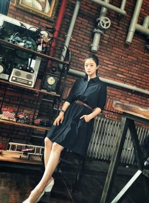 蒋欣被路拍,“破天荒”的暴瘦了30斤,身材竟能和杨幂相比