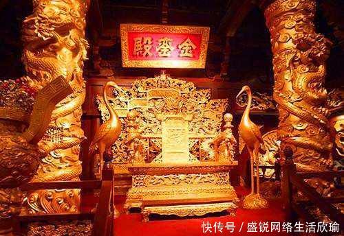 溥仪晚年回故宫, 坐龙椅拍照遭拒, 说了一句