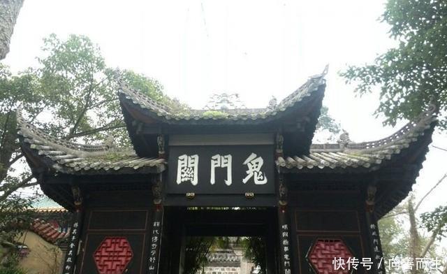 我国出现一座“鬼城”,白天能看到人山人海,夜里却没有人敢去