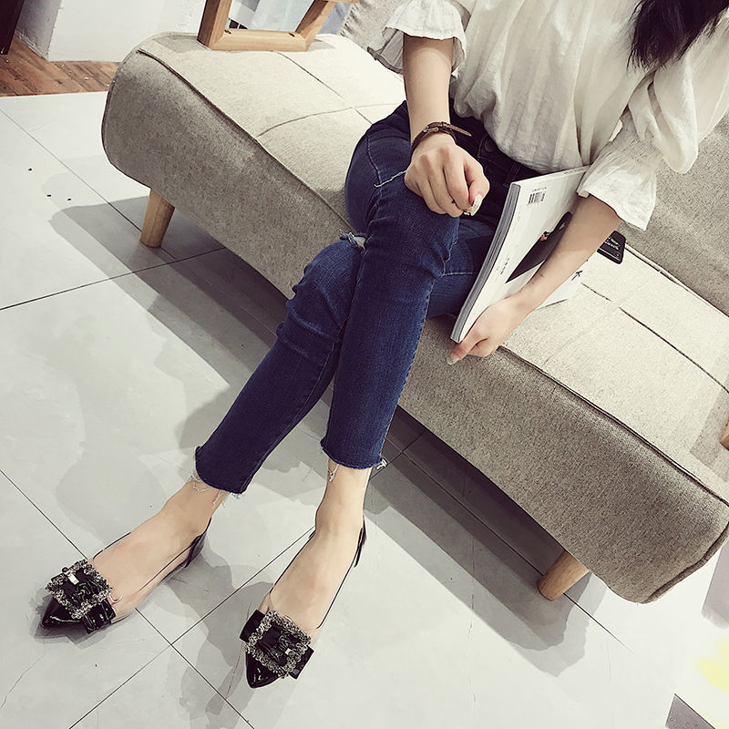 媳妇终于开窍!扔掉了高跟鞋，换上”软秋鞋”，走路不累脚还漂亮