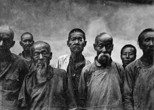  「发现」美国人在鞋盒里发现了6000张中国老照片