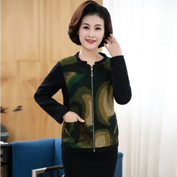 皮肤暗黄的妈妈别乱穿，瞧瞧这些女人穿的妈妈装，显嫩显白显气质